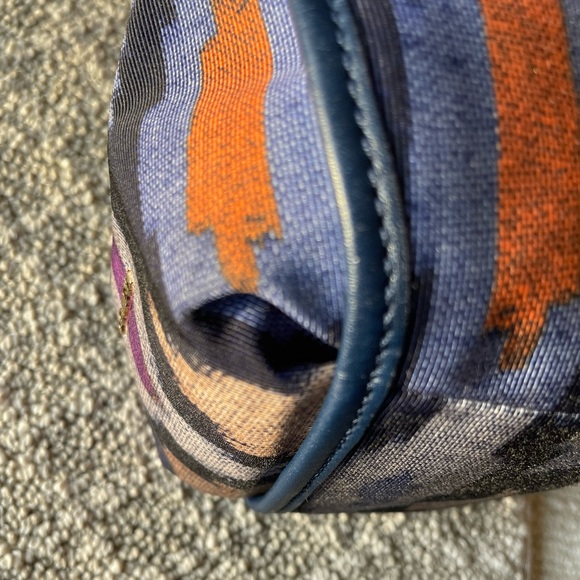 Coach purse. Rare fabric print. Leather and brass. EUC. No flaws. Pockets! - Picture 9 of 10